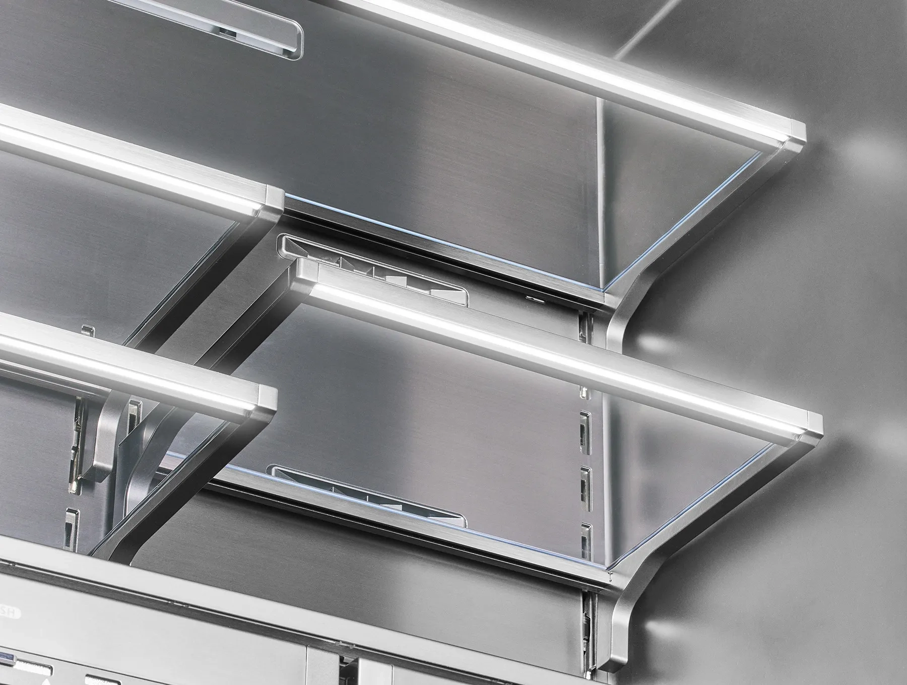 Преимущество Встраиваемый холодильник HIBERG S-RFQ 800 B inverter - Подсветка полок