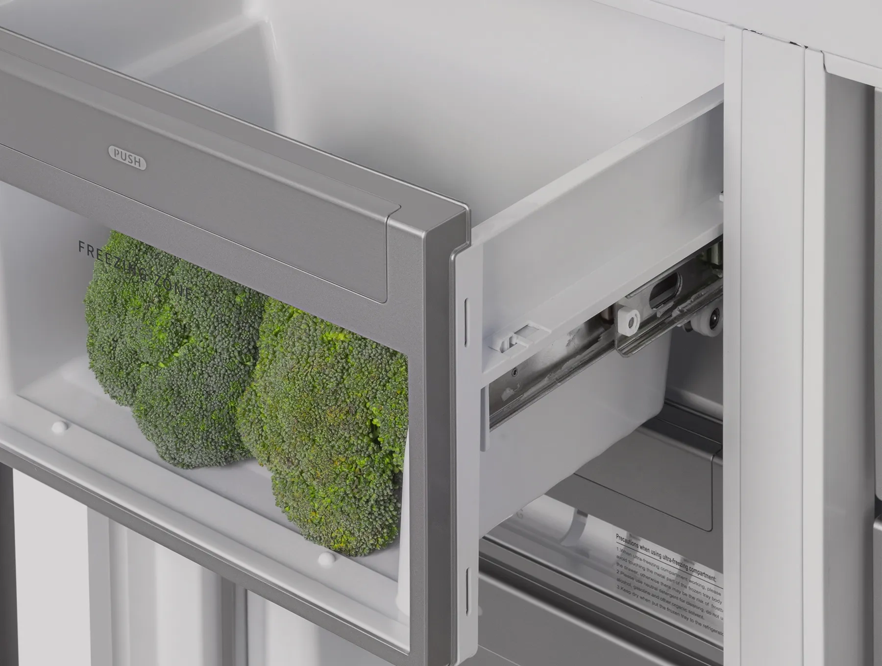 Преимущество Встраиваемый холодильник HIBERG S-RFS 800 W inverter - Открытие в одно касание