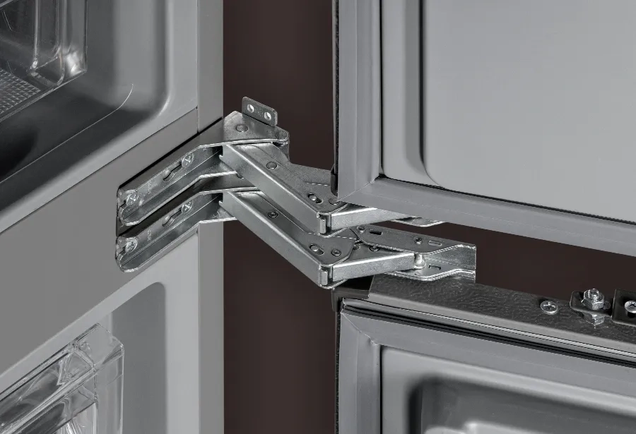 Преимущество Встраиваемый холодильник HIBERG i-RFCB 400F NF - Жесткое крепление фасадов