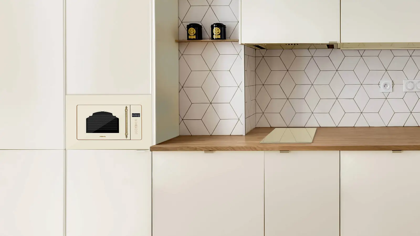 Встраиваемая микроволновая печь HIBERG i-VM 6502 YR в интерьере